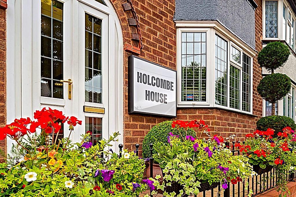 Holcombe House Aparthotel Wolverhampton Exterior photo